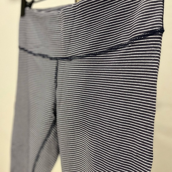 Lululemon Wunder Under | Striped | Size 4 | Blue/White | Ankle Length - Picture 4 of 7